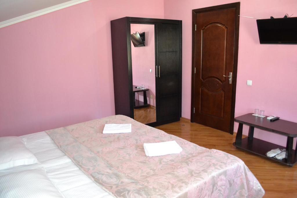 Hotel Isaka Tbilisi Rom bilde