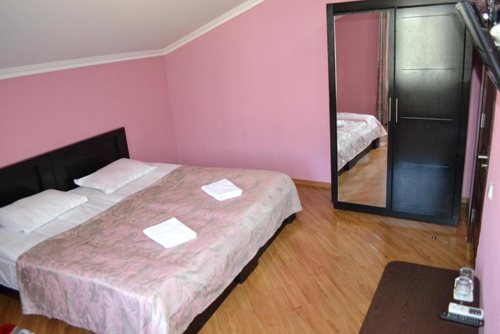Hotel Isaka Tbilisi Rom bilde